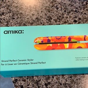 Amika hair straightener